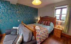 Studio Near Lyme Regis, Dog Friendly, Self Catering, Small Garden, Free Private Parking